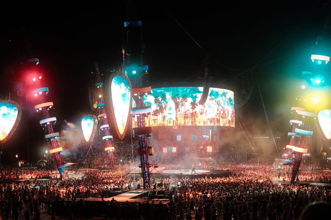 A large concert crowd and stage, used for an article about Dirty Heads fan discussion. Photo by Shixart1985/Nenad Stojkovic, Wikimedia Commons, CC BY 2.0.