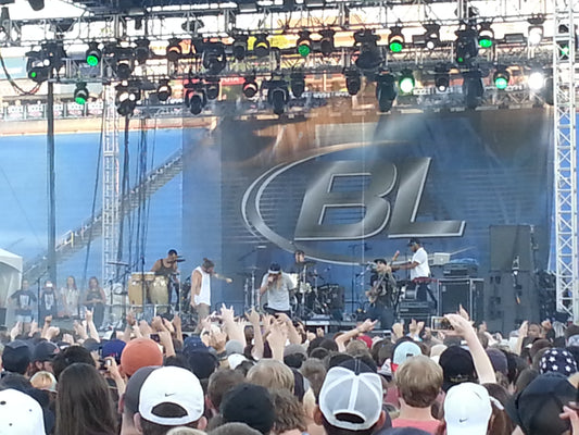 Dirty Heads performing live in 2015. Photo by Jax 0677, Wikimedia Commons, CC BY-SA 4.0.