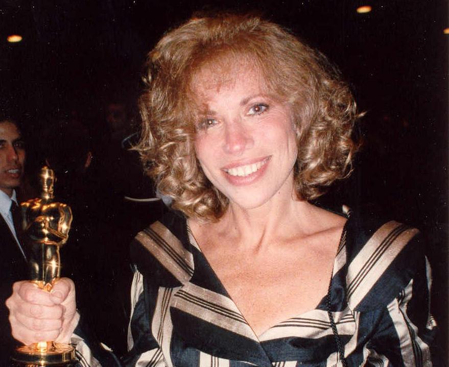 Carly Simon at the 1989 Academy Awards; archival image by Alan Light, CC BY 2.0.