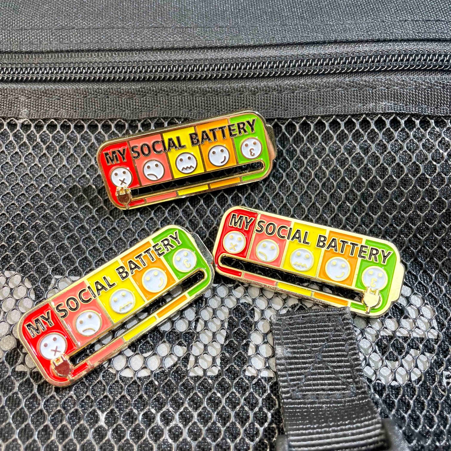 5 States Emoji Social Battery Slipping Lapel Pin mysite