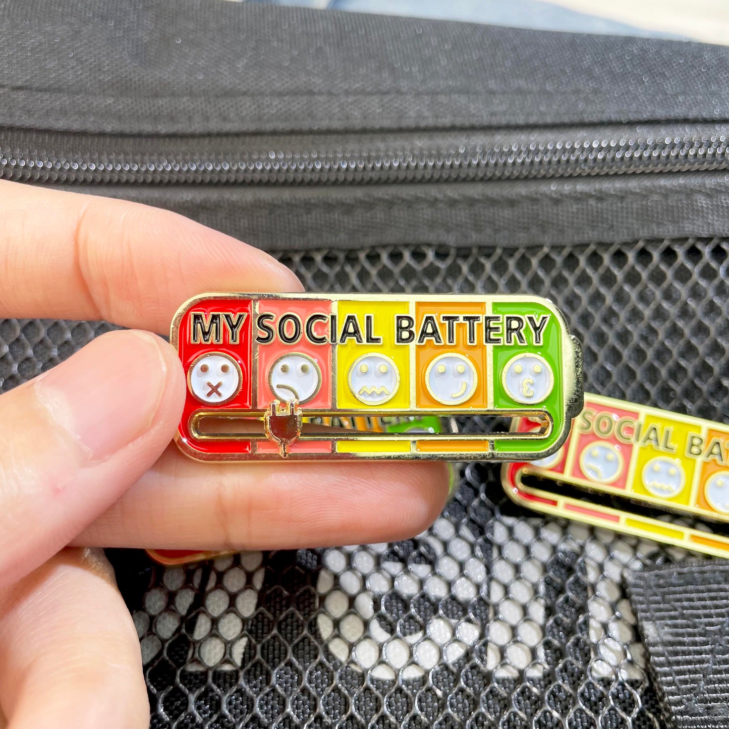 5 States Emoji Social Battery Slipping Lapel Pin mysite